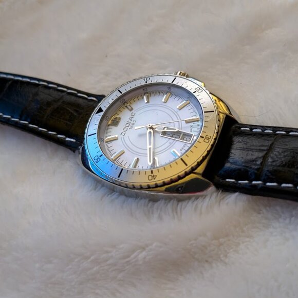 ZODIAC SPEED DRAGON W/R 100M SWISS MADE W/ Day & Date - Picture 6 of 10